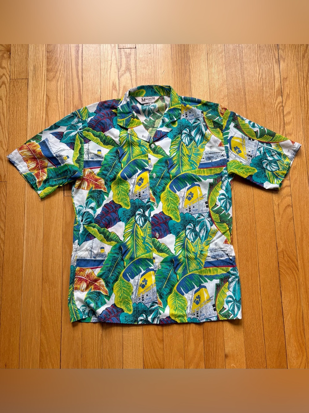Vintage Magnum “357” Men’s Short Sleeve Hawaiian Shirt Medium Blue Cruise Floral